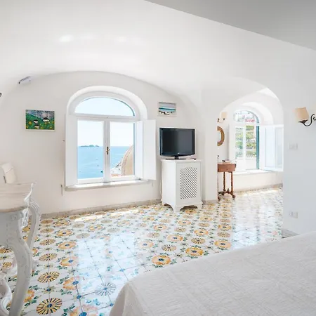 Giusy Konukevi Positano